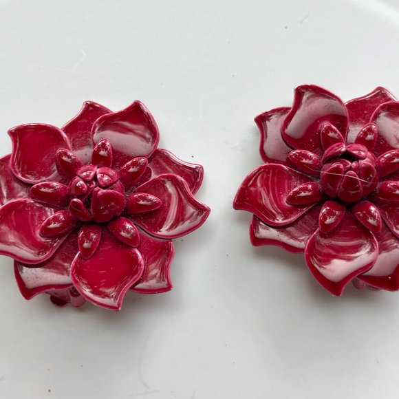 Vintage Metal Layered Flower Brooch and Ear Clips Red 2 1/4" x 2 1/4" + 1.5" Set - Picture 4 of 8